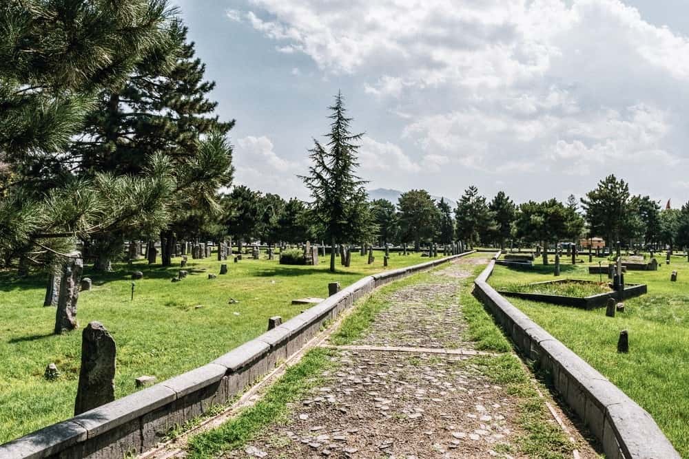 スペインの「100％土に還る」墓地