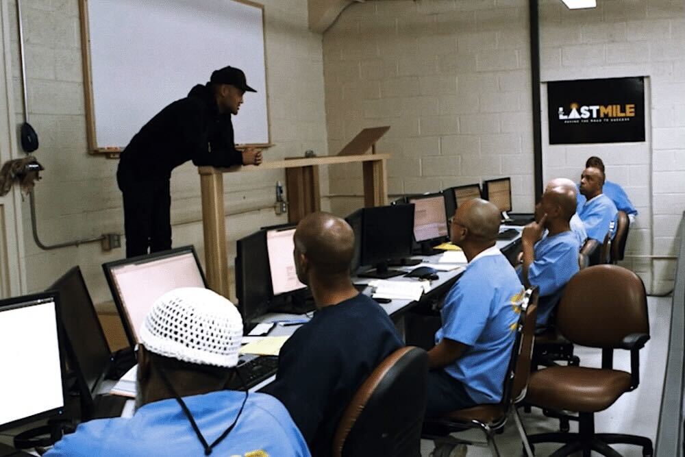 Slackが始めた元受刑者の職業訓練プログラム「Next Chapter」