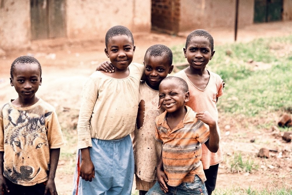中央アフリカの遊牧民の子供のための移動式スクール