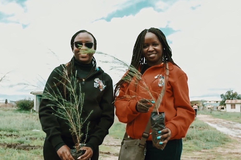 仕事を休んで木を植える、ケニアの新たな祝日「植樹の日」