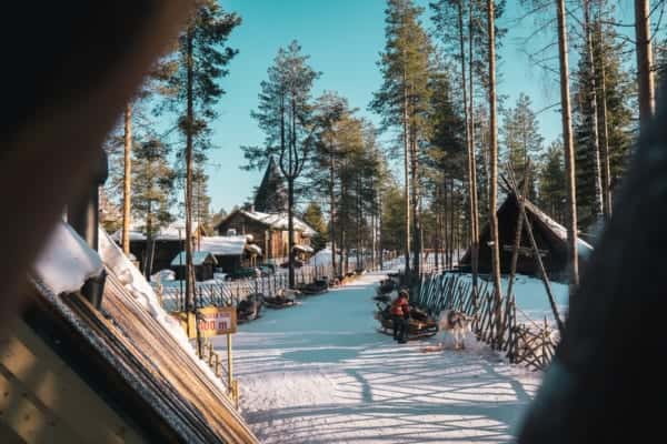 CO2排出量で宿泊費が変わるフィンランドのエコホテル「Arctic Blue Resort」