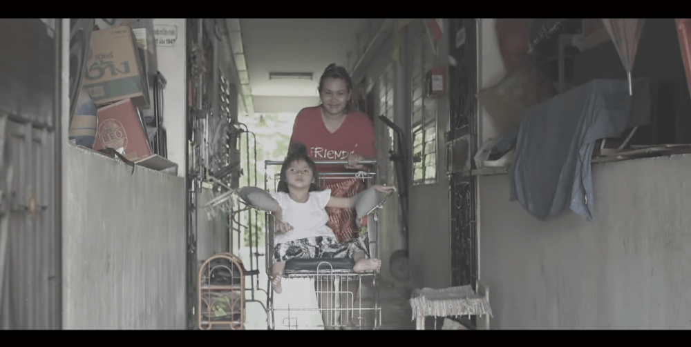 貧困層を救う、ショッピングカートが車椅子に変身するDIYアイデア